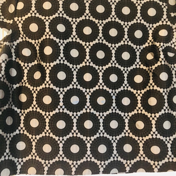 Kensie Brocade Top NWOT Black & Silver Geometric Adorable & Super Flattering! - Picture 3 of 8